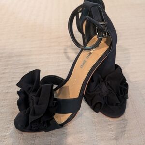 Gianni Bini navy heels